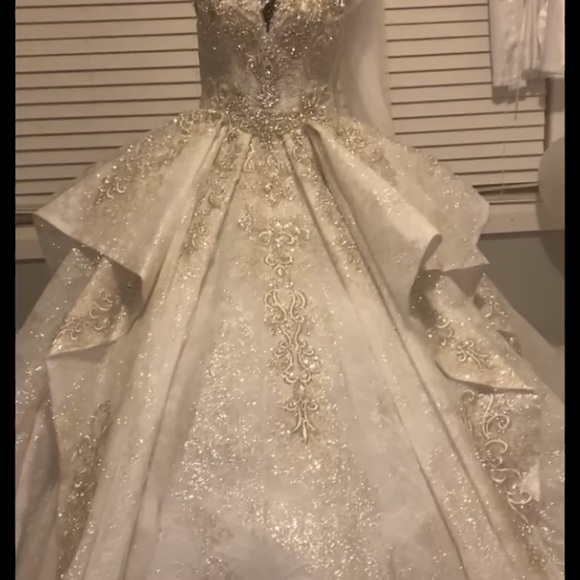 Wedding dress - custom made to fit sizes 2,4,6. - Picture 6 of 7